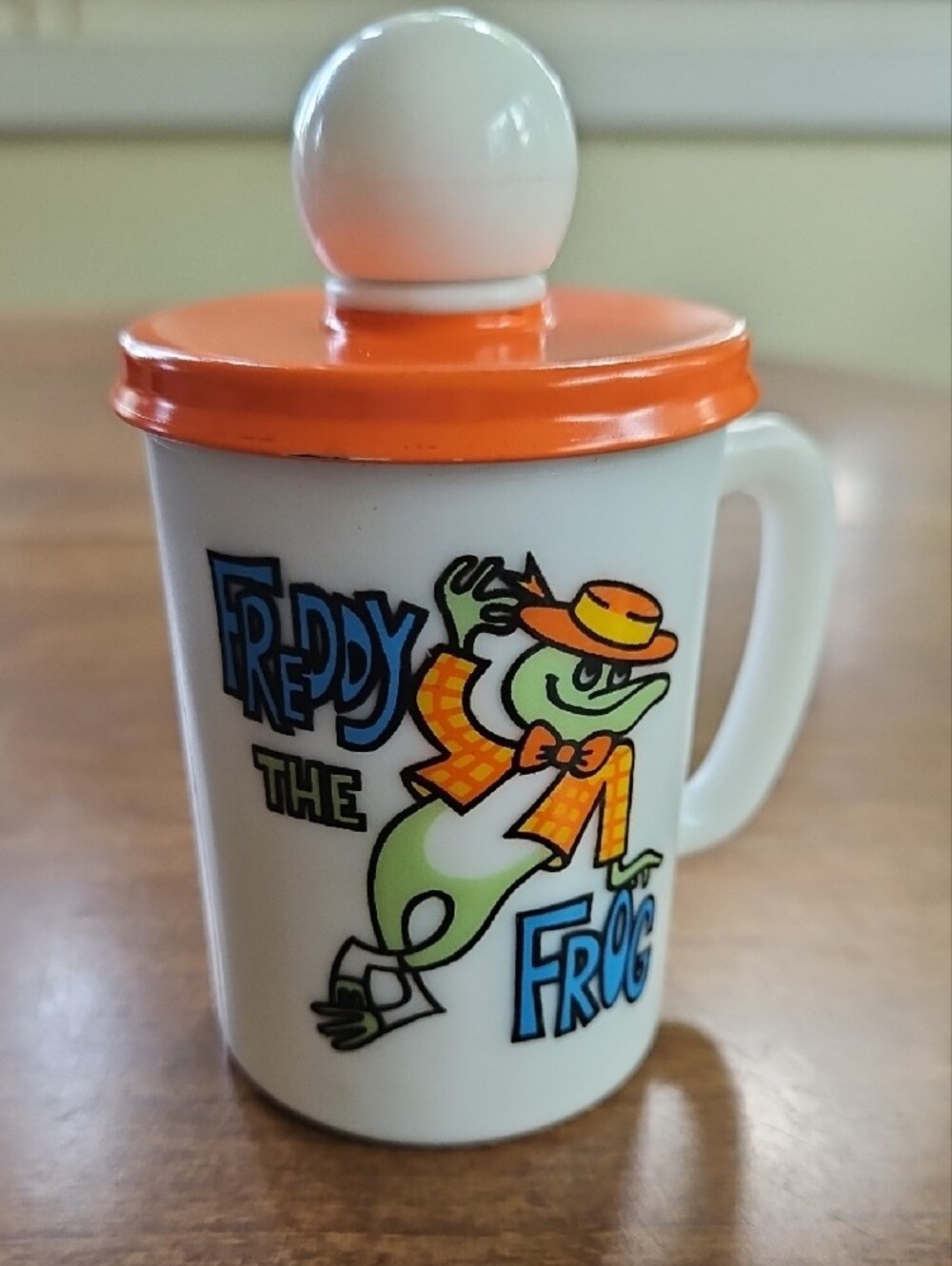 VTG 1969 Avon Freddy the Frog Milk Glass Bubble Bath Mug & Lid - Picture 8 of 9